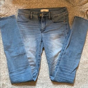 Abercrombie & Fitch light was jeggings, size 4L